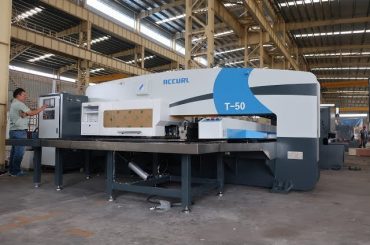 30 டன் சி.என்.சி பன்சிங் பத்திரிகை இயந்திரத்திற்கு cnc ஹைட்ராலிக் டார்ட் பஞ்ச் பத்திரிகை