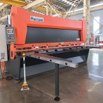 சூடான விற்பனை QC11K CNC ஹைட்ராலிக் குய்ல்லோடைன் வெட்டு இயந்திரம்